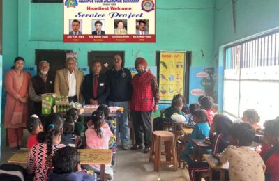 अलायंस क्लब जालंधर समर्पण ने काजी मंडी स्कूल में खाद्य पदार्थ एंव स्टेशनरी भेंट की*