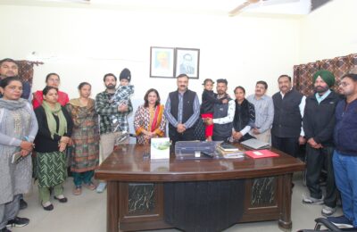 ਸਿਵਲ ਸਰਜਨ ਨੇ ਰਾਸ਼ਟਰੀ ਬਾਲ ਸਵਾਸਥ ਕਾਰਿਯਾਕ੍ਰਮ ਤਹਿਤ ਇਲਾਜ ਕਰਵਾ ਚੁੱਕੀਆਂ ਬੱਚੀਆਂ ਅਤੇ ਮਾਪਿਆਂ ਨਾਲ ਕੀਤੀ ਮੁਲਾਕਾਤ