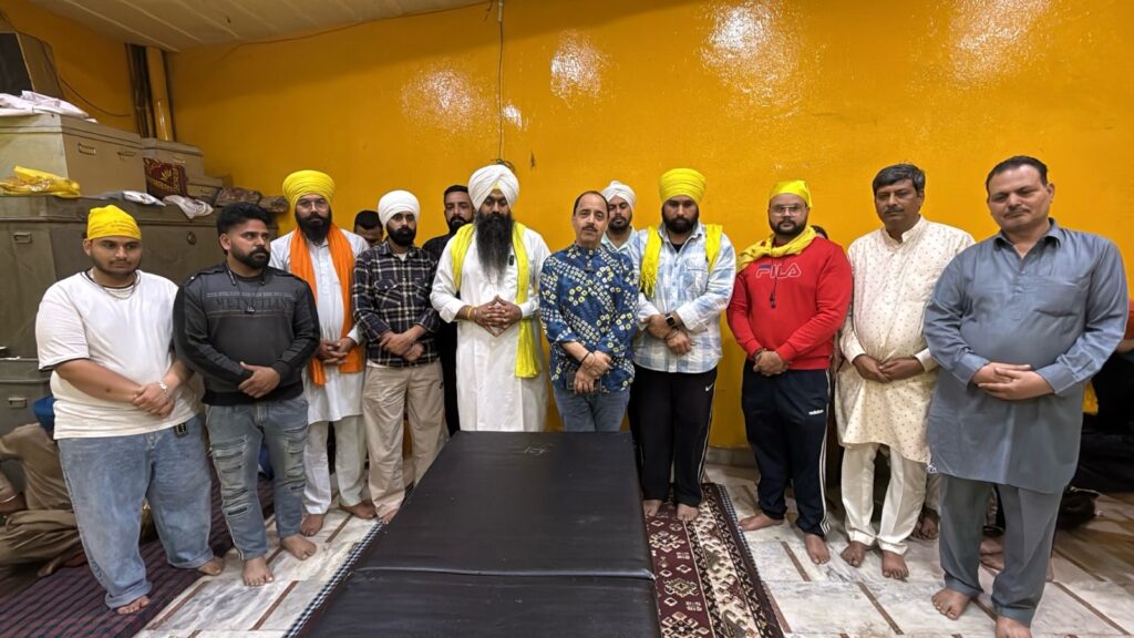 माँ बगलामुखी धाम में लगा कायरोप्रैक्टिक फ्री मेडिकल कैंप, बड़ी संख्या में लोगों ने उठाया लाभ कमर, गर्दन और जोड़ों के दर्द से परेशान मरीजों का किया गया मुफ्त चेकअप और उपचार