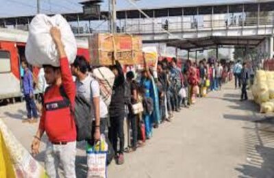 सूरत मे कुकिंग गैस की भारी कमी के कारण अफ़रा-तफ़री