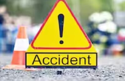 बस-कंटेनर की टक्कर में 3 लोगों की मौत