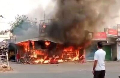 कई सिलेंडर फटने से दुकानों में लगी भीषण आग