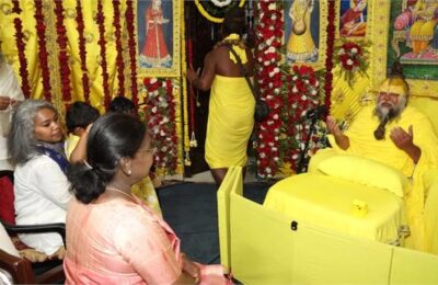 राष्ट्रपति द्रौपदी मुर्मू ने की प्रेमानंद महाराज से मुलाकात