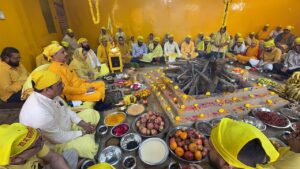 जो आँसू प्रभु के लिए गिरते हैं, वही मोती बनकर आत्मा को परमात्मा से जोड़ देते हैं— नवजीत भारद्वाज