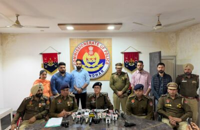 कमिश्नर पुलिस जालंधर ने एक सरकारी वेटेरिनरी डॉक्टर के घर के बाहर फायरिंग करने वाले दो आरोपियों को गिरफ्तार किया