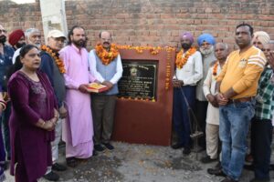 कैबिनेट मंत्री मोहिंदर भगत ने साई कॉलोनी में गलियों के निर्माण का नींव पत्थर रखा