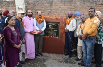 कैबिनेट मंत्री मोहिंदर भगत ने साई कॉलोनी में गलियों के निर्माण का नींव पत्थर रखा