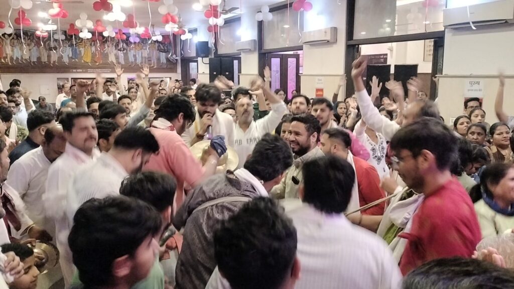 श्री चैतन्य महाप्रभु राधा माधव मंदिर प्रताप बाग में गौर पूर्णिमा एवं होली महोत्सव बड़े धूमधाम से मनाया गया