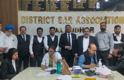 डिस्ट्रिक्ट बार एसोसिएशन, जालंधर के परिसर में आज कार्यकारी अध्यक्ष श्री राम छाबड़ा तथा सेक्रेटरी श्री रोहित गंभीर के नेतृत्व में बार एसोसिएशन के सदस्यों तथा उनके परिवारों के स्वास्थ्य एवं कल्याण को ध्यान में रखते हुए एक निःशुल्क होम्योपैथिक मेडिकल कैंप का आयोजन किया गया