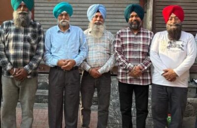 ਆਰ ਐਸ ਐਸ  ਸਿੱਖ ਇਤਹਾਸ ਦਾ ਭਗਵਾਂਕਰਨ ਕਰਨ ਨੂੰ ਤੁਲੀ                     ਸਿੱਖ ਨੌਜਵਾਨਾਂ ਤੇ ਲਾਠੀਚਾਰਜ ਕਰਨ ਅਤੇ ਦਸਤਾਰਾਂ ਉਤਾਰਨ ਦੀ ਜੋਰਦਾਰ ਨਿੰਦਾ।