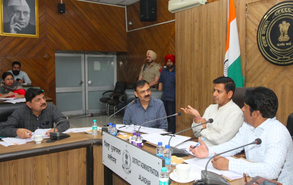 जिला वासियों को घबराने की जरूरत नहीं, एल.पी.जी. सिलेंडर, डीजल और पेट्रोल का जरूरी स्टॉक मौजूद : डिप्टी कमिश्नर**