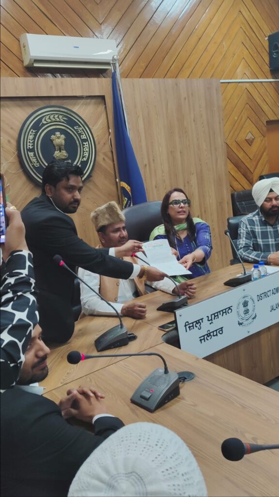 जालंधर में ईद-उल-फितर की तैयारियों को लेकर मुस्लिम संगठन पंजाब ने प्रशासन को सौंपा मांगपत्र, सुरक्षा व सुविधाओं की उठाई मांग**