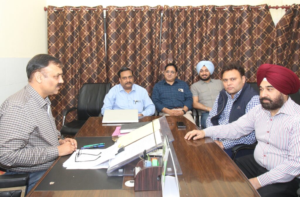 ਹਸਪਤਾਲਾਂ ਦੀਆਂ ਕੰਟੀਨਾਂ ਅਤੇ ਇਨ ਹਾਉਸ ਕਿਚਨ ਵਿੱਚ ਕਮਰਸ਼ੀਅਲ ਸਿਲੰਡਰਾਂ ਦੀ ਸਪਲਾਈ ਯਕੀਨੀ ਬਣਾਈ ਜਾਵੇਗੀ : ਸਿਵਲ ਸਰਜਨ ਡਾ. ਰਾਜੇਸ਼ ਗਰਗ