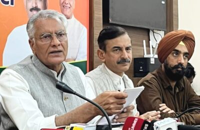 आप और कांग्रेस साजिशन गठबंधन के तहत केंद्र और भाजपा के खिलाफ भ्रम फैलाने की नापाक कोशिश कर रहे हैं – सुनील जाखड़