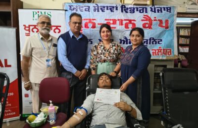 शहीद भगत सिंह के शहीदी दिवस के अवसर पर मेहर चंद पॉलिटेक्निक में रक्तदान शिविर