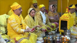 थाली में भोजन, होठों पर भजन  जीवन का दिव्य संतुलन– नवजीत भारद्वाज*