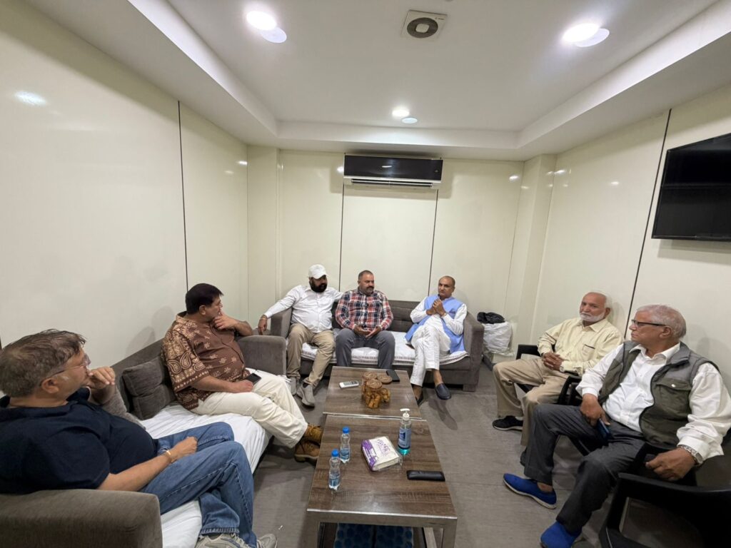 पूर्व सांसद सुशील रिंकू की माता जी का हालचाल जानने अस्पताल पहुंचे AAP के वरिष्ठ नेता दीपक बाली