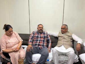 पूर्व सांसद सुशील रिंकू की माता जी का हालचाल जानने अस्पताल पहुंचे BJP नेता केडी भंडारी*