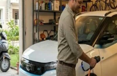 इलेक्ट्रिक कार चार्जिंग के दौरान शॉर्ट सर्किट से लगी आग