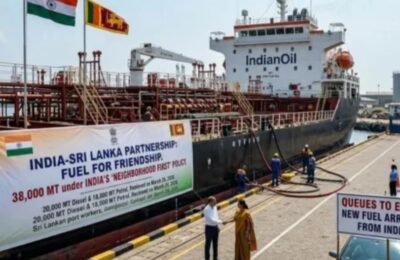 भारत ने दिखाया भाईचारा , श्रीलंका भेजा 38000 टन ईंधन
