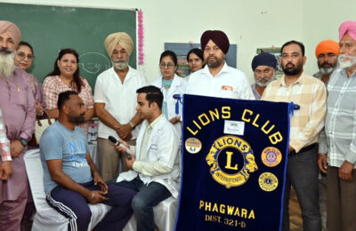 मानक वेलफेयर सोसायटी ने लगाया आँखों और सामान्य बीमारियों का 15वां फ्री कैंप