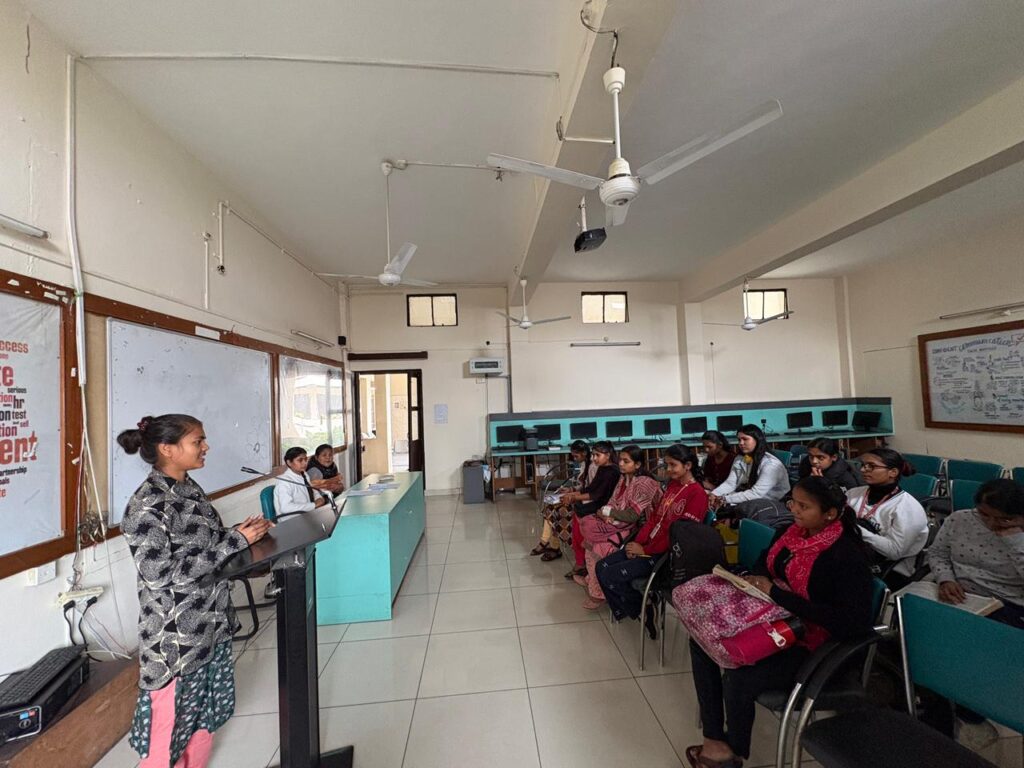 पी सी एम एस डी कॉलेज फ़ार वुमन ,जालंधर ने छात्रों के लिए कक्षा सेमिनार आयोजित किया~