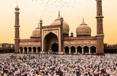 देशभर में आज मनाई जा रही ईद