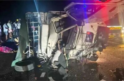 आंध्र प्रदेश के कुरनूल में बोलेरो और लॉरी की टक्कर में 8 की मौत