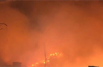 झुग्गियों में आग लगने से एक दंपति और उनके दो साल के बच्चे की जलकर मौत