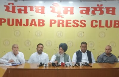 ਆਪ ਦੇ ਹਲਕਾ ਆਦਮਪੁਰ ਕੋਆਰਡੀਨੇਟਰ ਬੂਟਾ ਸਿੰਘ ਪਤਾਰਾ ਸਾਥੀਆਂ ਸਮੇਤ ਬਸਪਾ ‘ਚ ਸ਼ਾਮਿਲ ਪੰਜਾਬ ਦੇ ਲੋਕ ਬਸਪਾ ਨੂੰ ਚੰਗੇ ਬਦਲ ਦੇ ਰੂਪ ‘ਚ ਦੇਖ ਰਹੇ ਹਨ : ਡਾ. ਅਵਤਾਰ ਸਿੰਘ ਕਰੀਮਪੁਰੀ