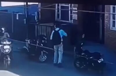 जालंधर के इस इलाके में स्थित PNB बैंक में दिनदहाड़े लूट कैशियर को गन प्वाइंट पर रख लूटा कैश, देखें Cctv