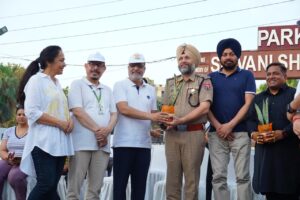 डी.ए.वी. वॉकथॉन 1.0 : जालंधर में 600 से अधिक लोगों ने नशाखोरी के विरुद्ध किया पदयात्रा अभियान एस.डी.एम. नवदीप सिंह तथा ए.सी.पी. मनमोहन सिंह “युद्ध नशेयां विरुद्ध” के अंतर्गत नशा-विरोधी पहल में हुए सम्मिलित।