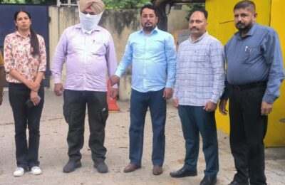 10000 ਰੁਪਏ ਰਿਸ਼ਵਤ ਲੈਂਦਾ ਨਾਇਬ ਕੋਰਟ ਵਿਜੀਲੈਂਸ ਬਿਊਰੋ ਵੱਲੋਂ ਰੰਗੇ ਹੱਥੀਂ ਕਾਬੂ*