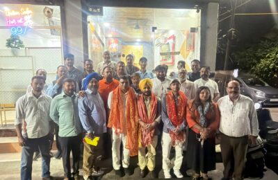 कैंट विधानसभा के मंडल-15 मे नवनियुक्त इंचार्ज पार्षद कंवर सरताज का सम्मान*