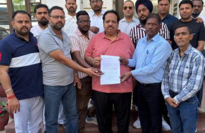 फिल्लौर कलसी नगर निवासियों के प्रतिनिधिमंडल ने प्रधानमंत्री नरेंद्र मोदी,नितिन गडकरी के नाम भाजपा कोर ग्रुप मेंबर पूर्व मंत्री अविनाश चंद्र को सौंपा ज्ञापन*