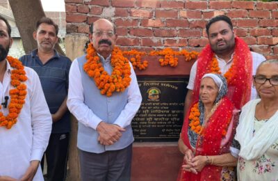 10 ਲੱਖ ਨਾਲ ਪੰਜਾਬੀਰ ਕਾਲੋਨੀ ਵਿੱਚ ਪਾਣੀ ਦੀਆਂ ਪਾਈਪਾਂ ਪਾਉਣ ਦੇ ਕੰਮ ਦਾ ਸ਼ੁਭਾਰੰਭ