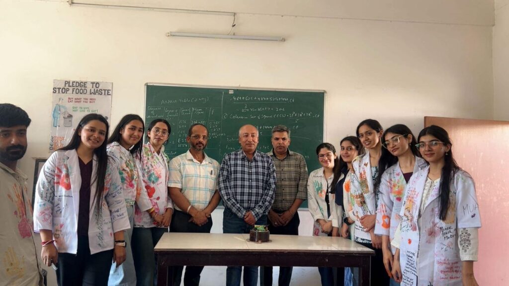 डी.ए.वी. महाविद्यालय, जालंधर में खाद्य विज्ञान एवं प्रौद्योगिकी विभाग के विद्यार्थियों ने “‘स्क्रिबल्स डे’ मनाया। भावभीनी विदाई के साथ अंतिम प्रायोगिक परीक्षाओं का समापन।