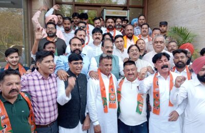 अमृतसर में बड़ा राजनीतिक बदलाव: कांग्रेस, AAP और अकाली दल के नेताओं ने थामा BJP का दामन*