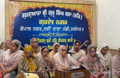 ਗੁਰਦੁਆਰਾ ਗੁਰਦੇਵ ਨਗਰ ਵਿਖੇ ਇਸਤਰੀ ਸਤਸੰਗ ਸਭਾਵਾਂ ਵੱਲੋਂ ਨਾਮ ਬਾਣੀ ਦੀ ਛਹਬਰ  ਲਾਈ।
