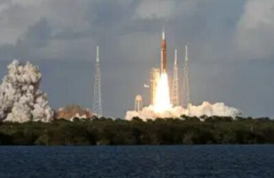NASA ने लॉन्च किया आर्टेमिस-2 मिशन, 54 साल बाद चांद की यात्रा