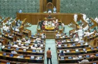 लोकसभा में संविधान संशोधन विधेयक पेश, 207 सांसदों ने दिया पेश करने के पक्ष में वोट