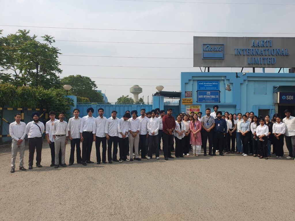 अनुभवात्मक शिक्षा  एवं उद्योग-उन्मुख शिक्षा के प्रति अपनी प्रतिबद्धता को सुदृढ़ करते हुए, Apeejay Institute of Management and Engineering Technical Campus ने अपने MBA, BBA एवं BCom (Honors) के विद्यार्थियों के लिए  Aarti Industries, Ludhiana में एक औद्योगिक भ्रमण का आयोजन किया