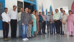 डी.ए.वी. कॉलेज में सेवानिवृत्त शिक्षकों का पुनर्मिलन समारोह।