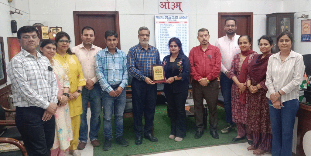 डी.ए.वी. कॉलेज, जालंधर के स्नातकोत्तर  भौतिक विभाग के एम.एस.सी.की छात्रा ने विश्वविद्यालय परीक्षाओं में मेरिट स्थान प्राप्त किया।