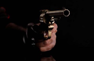 सब्जी विक्रेता पर दिन दिहाडे फायरिंग, मची अफरा तफरी