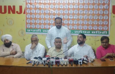 ख़ुद को सनातनी बोलने वाले दीपक बाली आप पार्टी नेताओ को 15 घंटे देर रात और कड़ी धूप मे प्रदर्शन करने वाले सनातनी नही दिखें-भाजपा