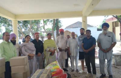 प्रवासी मजदूरों को दिया जरूरी सामान