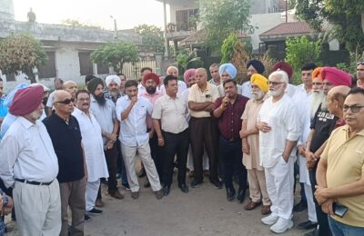 ਅੱਜ ਪੀ.ਪੀ.ਆਰ ਮਾਲ ਤੋਂ ਇਨਕਮ ਟੈਕਸ ਕਲੋਨੀ ਤੱਕ ਦੀ 120 ਫੁੱਟੀ ਸੜਕ ਨੂੰ ਖੋਲ੍ਹਣ ਦੀ ਮੰਗ ਨੂੰ ਲੈ ਕੇ ਆਸ-ਪਾਸ ਦੇ ਇਲਾਕਾ ਨਿਵਾਸੀਆਂ ਅਤੇ ਵੱਖ-ਵੱਖ ਸੋਸਾਇਟੀਆਂ ਦੇ ਮੈਂਬਰ ਬਲਰਾਜ ਠਾਕੁਰ ਦੇ ਸੱਦੇ ’ਤੇ ਅੰਧ ਵਿਦਿਆਲਿਆ ਨੇੜੇ ਇਕੱਠੇ ਹੋਏ