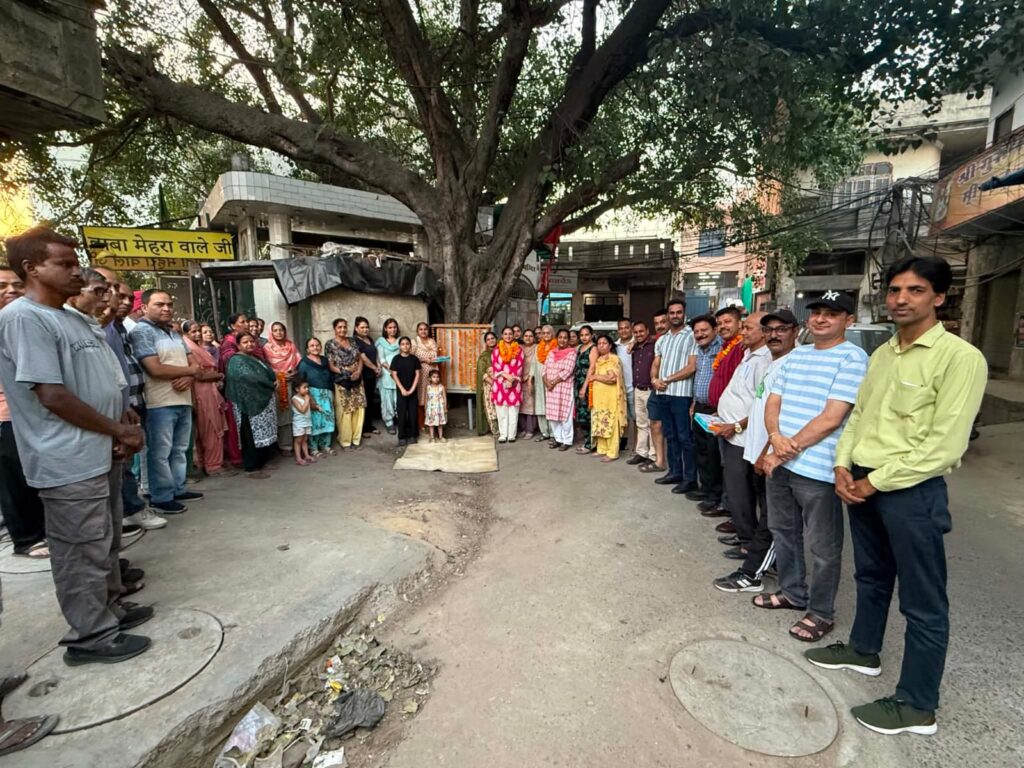 पार्षद हरसिमरन कौर सिमरोनी ने गोपाल नगर के बुजुर्गों एवं मोहल्ला वासियों के करकमलों द्वारा ट्यूबल का उद्घाटन किया