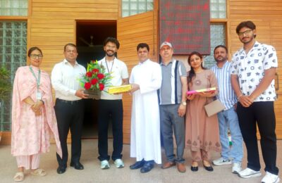 ट्रिनिटी कॉलेज के पुराने विद्यार्थी ऋतिक वर्मा को सम्मानित करते हुए (जालंधर जिले से CA फाइनल एग्जाम अच्छे नंबरों से पास किया)